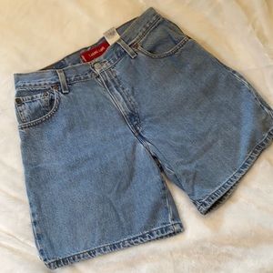 Vintage Levi’s High Rise Waisted Mom Jean Shorts